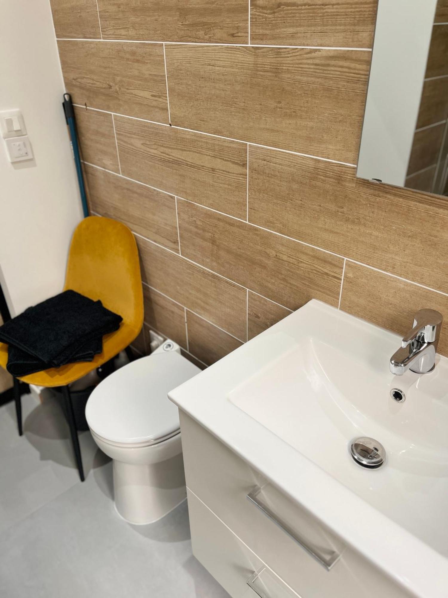 Chambre Independante Rdc Avec Sdb, Wc Et Parking Chambray-les-Tours Bagian luar foto